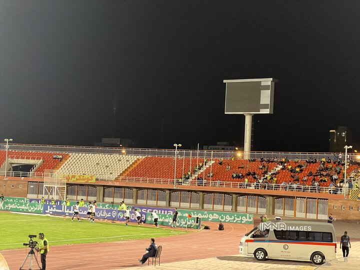 اسکوربورد ورزشگاه شهید باهنر کرمان در نیمه‌دوم روشن نشد! +فیلم