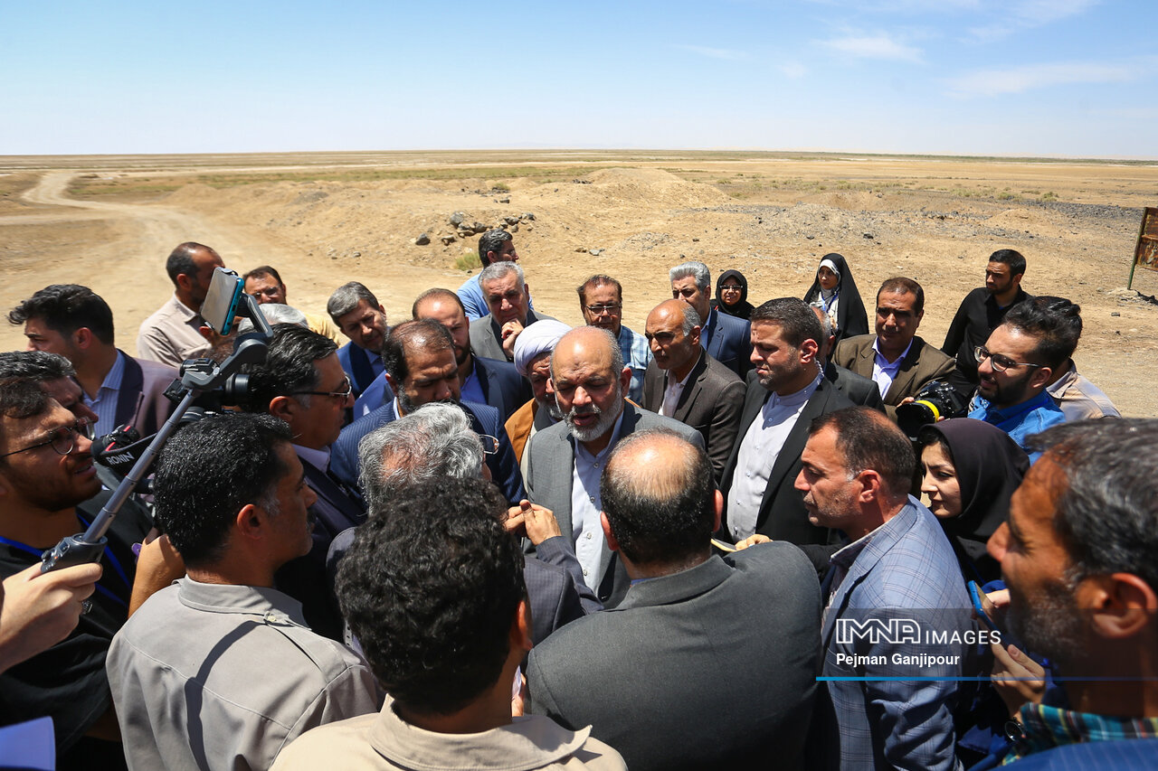 پایان پرتکاپوی اردیبهشت در نصف جهان / آب محور مشترک مطالبات از وزیر