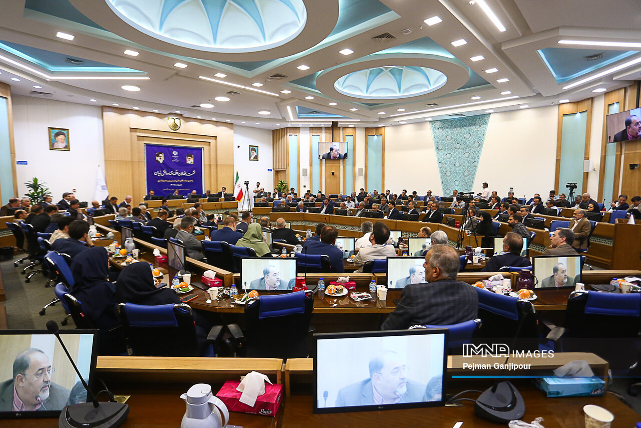 پایان پرتکاپوی اردیبهشت در نصف جهان / آب محور مشترک مطالبات از وزیر