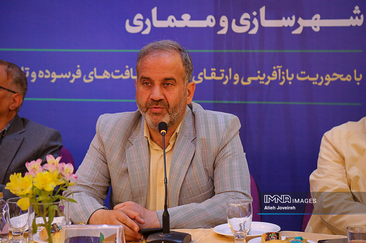 پایان پرتکاپوی اردیبهشت در نصف جهان / آب محور مشترک مطالبات از وزیر