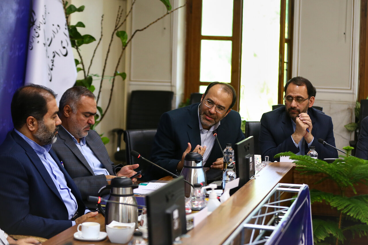 پایان پرتکاپوی اردیبهشت در نصف جهان / آب محور مشترک مطالبات از وزیر