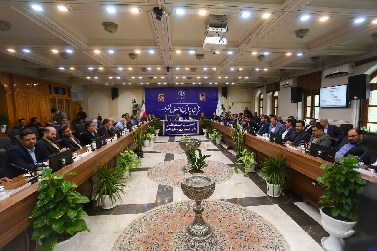 پایان پرتکاپوی اردیبهشت در نصف جهان / آب محور مشترک مطالبات از وزیر