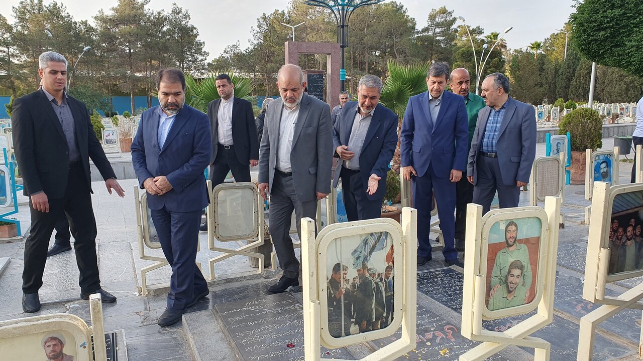 بازدید وزیر کشور از مجموعه تاریخی تخت فولاد