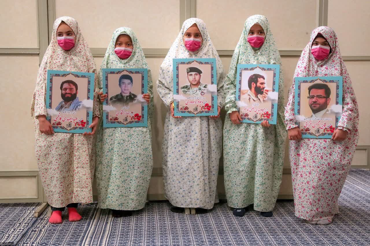 دُردانه پدر در آغوش نور