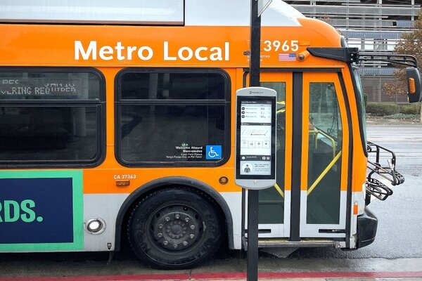 اطلاعات ایستگاه‌های اتوبوس لس‌آنجلس خورشیدی می‌شود