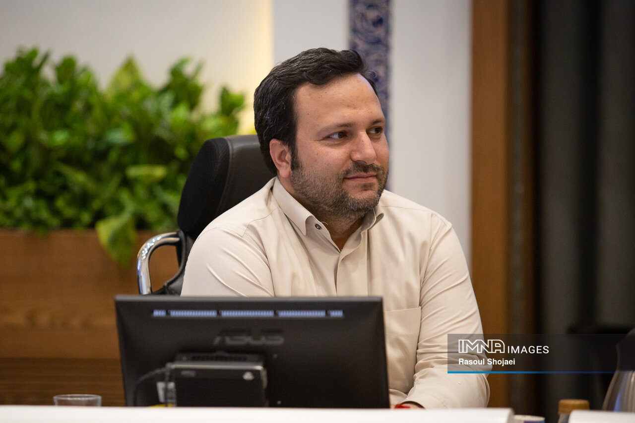 همایش چهرههای ماندگار شهر احیا شود/ لزوم گفتوگوی بیواسطه و مسئلهمحور با دختران شهر