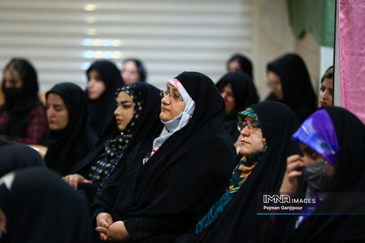 جشن روز دختر در مجتمع فرهنگی مطبوعاتی اصفهان