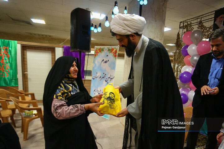جشن روز دختر در مجتمع فرهنگی مطبوعاتی اصفهان