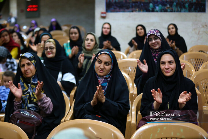 جشن روز دختر در مجتمع فرهنگی مطبوعاتی اصفهان