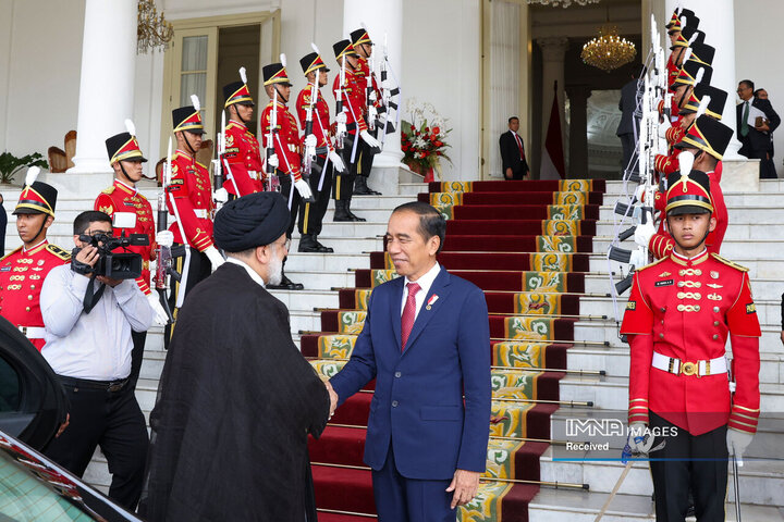 استقبال رسمی جوکو ویدودو از دکتر رئیسی در کاخ ریاست جمهوری