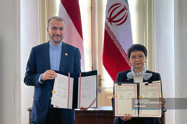 امضای اسناد همکاری بین ایران و اندونزی توسط وزرای دو کشور