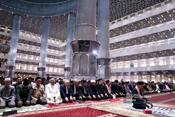 حضور در اجتماع نمازگزاران مسجد استقلال جاکارتا