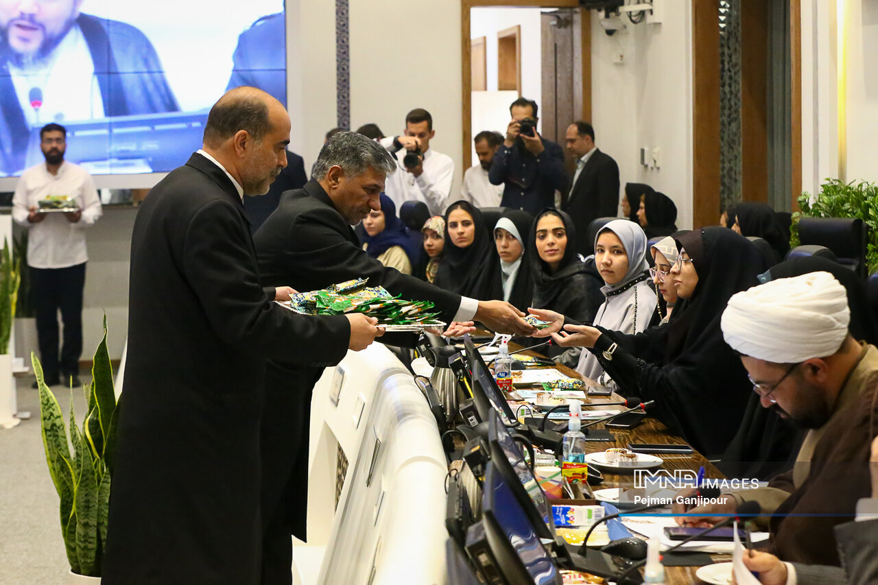 روایتی از جمع گرم ستارههای شهر زندگی زیر پرچم سلطان طوس