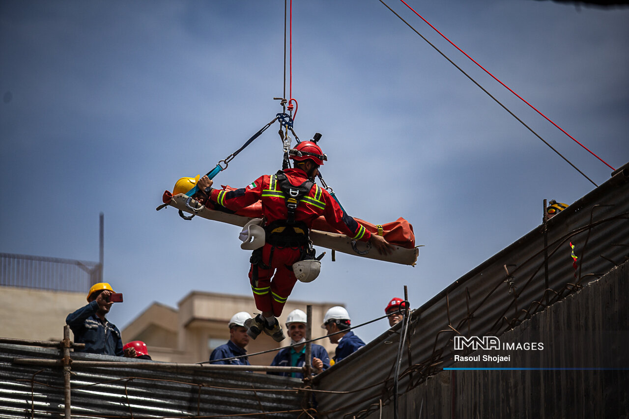 عملیات نجات؛ ۳۰ متر زیر پوست شهر