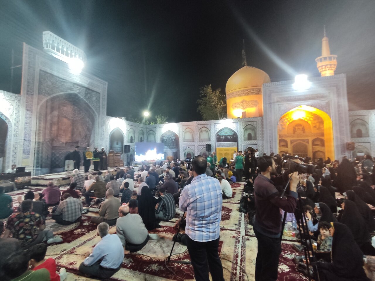 اینجا دلها همه عاشق، چشمها بارانی و قلبها بیقرار است