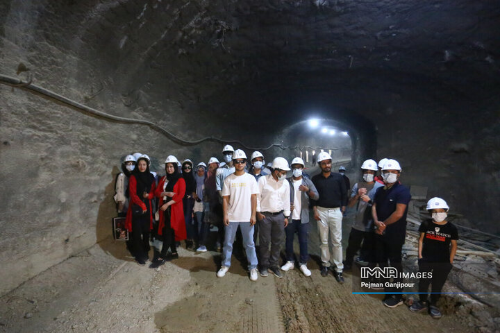 بازدید دانشجویان خارجی از پروژه خط دو متروی اصفهان