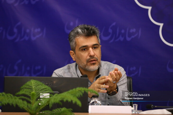 تحقق آرمانهای انقلاب با عدالت، دانش و توسعه متوازن در اصفهان