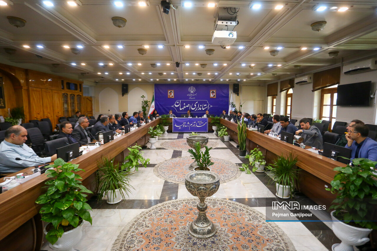 تسهیل صدور مجوز جایگاههای عرضه سوخت/ پروژههای نیمه تمام به بخش خصوصی واگذار میشود؟