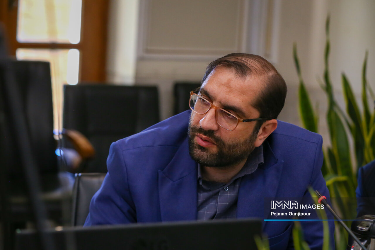 مداحی: کاهش نرخ بیکاری در استان اصفهان/ توسعه ۳۰۰ درصدی شبکه سلامت کارگران