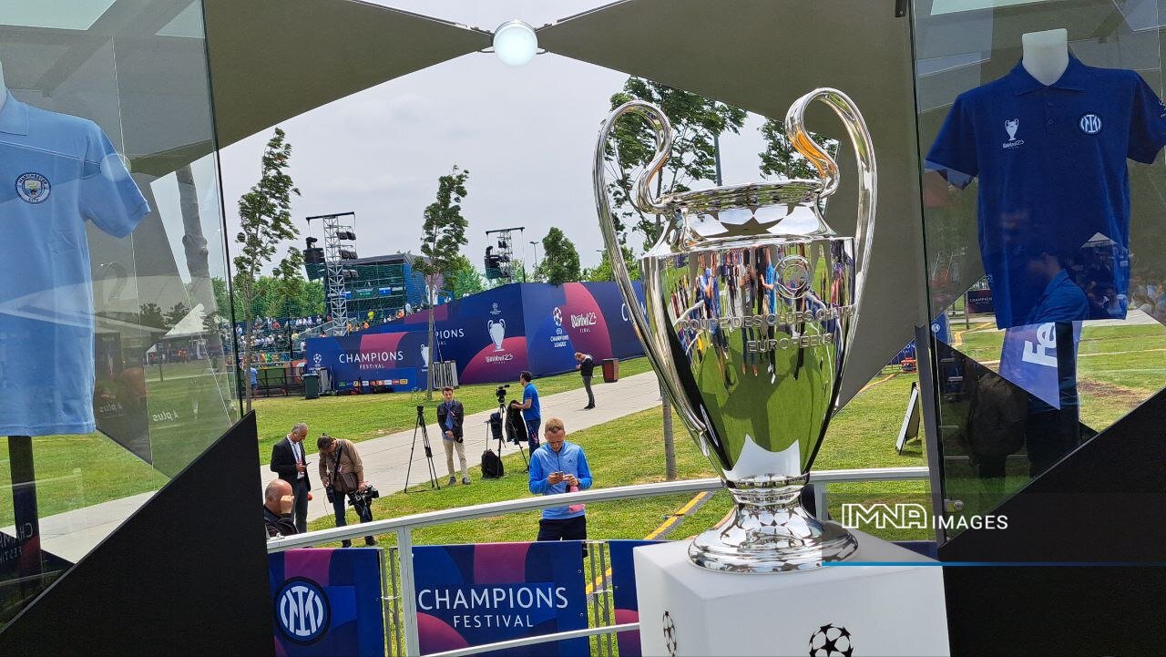 برگزاری فستیوال رونمایی از جام قهرمانی و پیراهن ۳۲ تیم حاضر در رقابتها +عکس