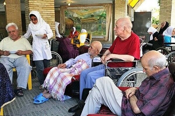 با افزایش جمعیت سالمندی مواجه هستیم / ۲ بیمارستان دوستدار سالمند در اصفهان داریم