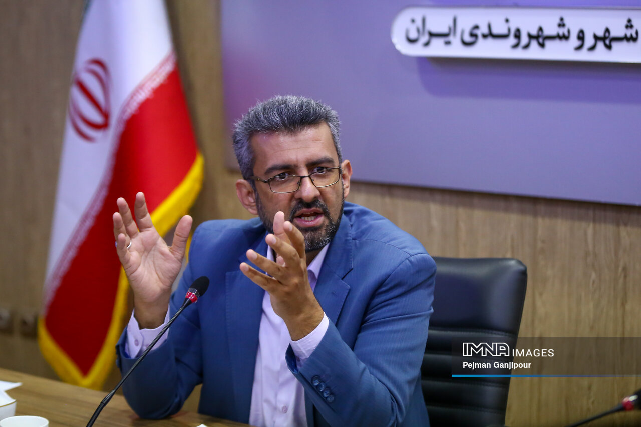 استاد بسیجی تعهد به اخلاق و تقوا دارد