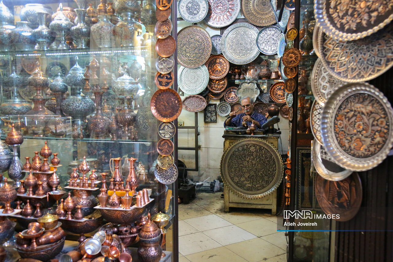 لزوم نگاه بازآفرینی به حوزه صنایع دستی/دچار یک نوع سردرگمی هستیم