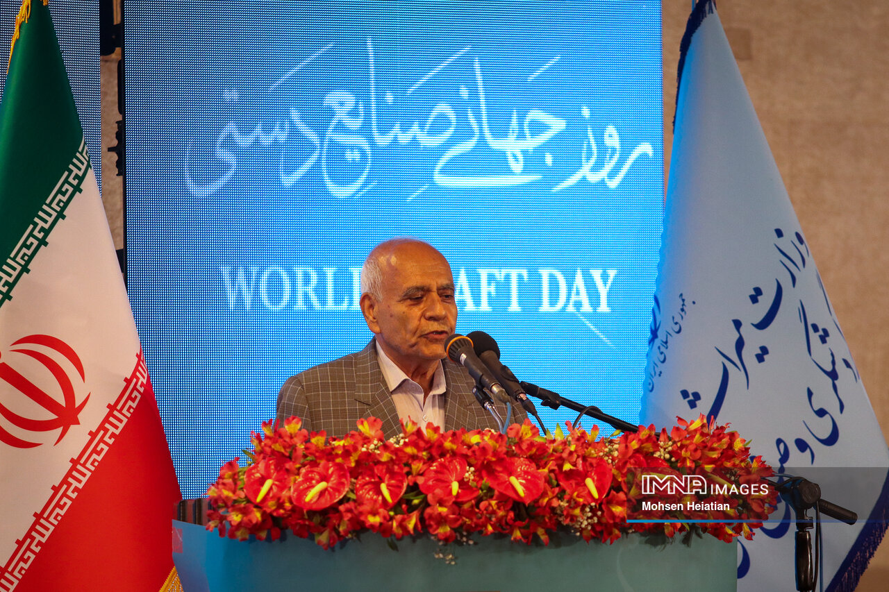 درخشش نصف جهان پیش روی وزیر میراث فرهنگی