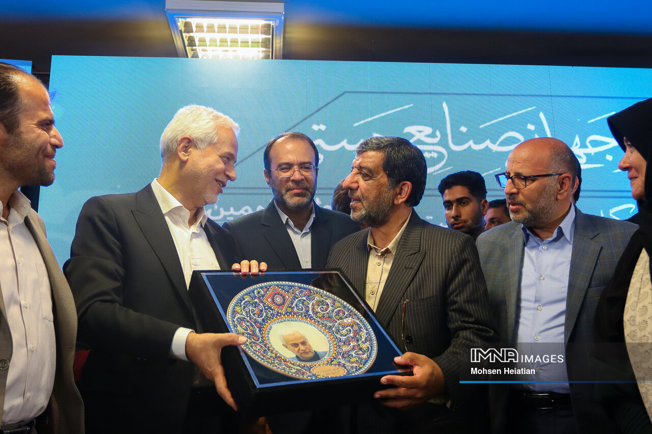 درخشش نصف جهان پیش روی وزیر میراث فرهنگی