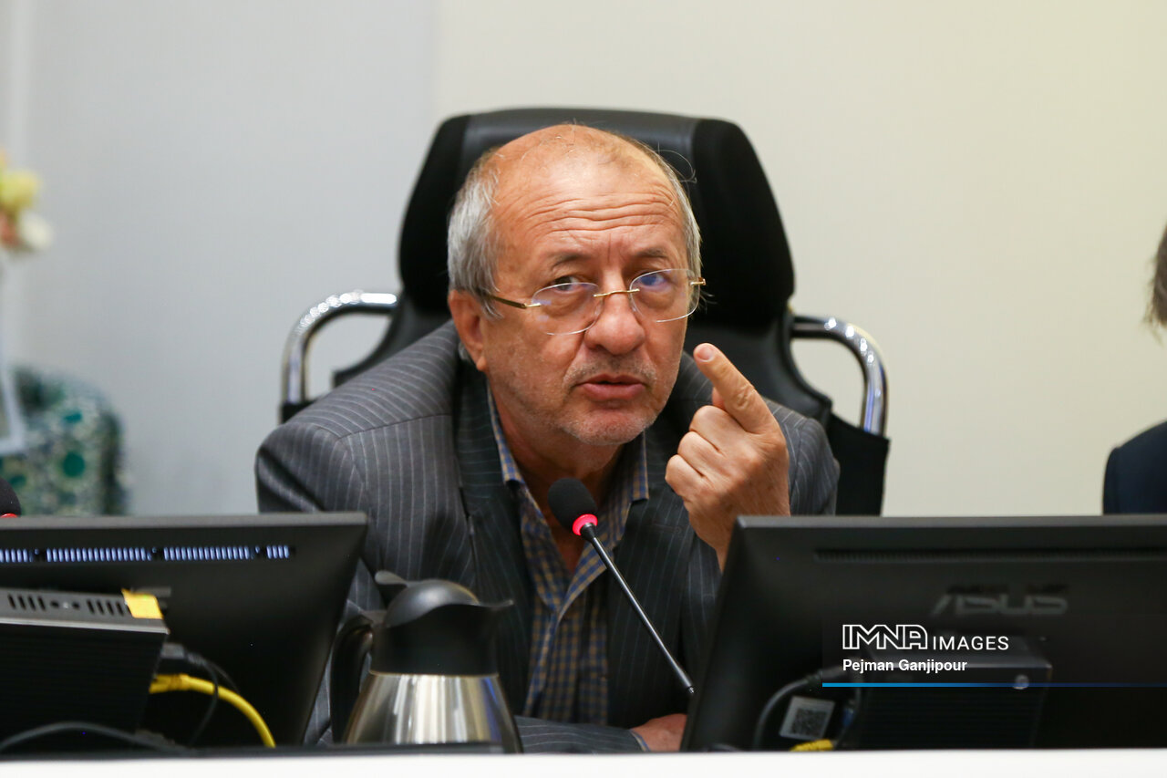 پرداخت مالیات به نفع عمران و آبادی شهر است