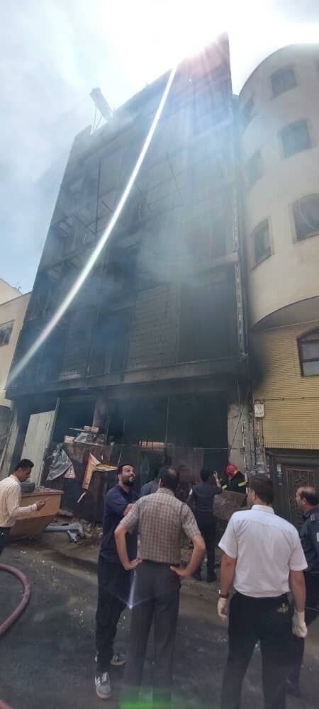 اطفای حریق سنگین هتلی نیمهکاره در شیراز + عکس