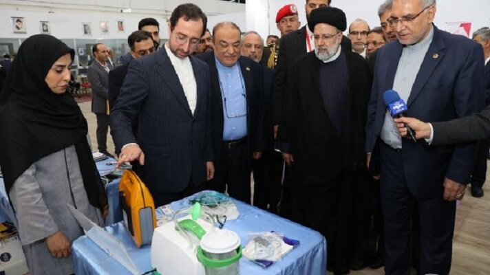 رئیس جمهور از نمایشگاه علم و فناوری دستاوردهای ایرانی در کاراکاس بازدید کرد