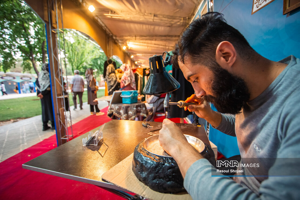 صنایعدستی کشور سیاستزده شده است/لزوم ابداع واژههای تازه برای این حوزه