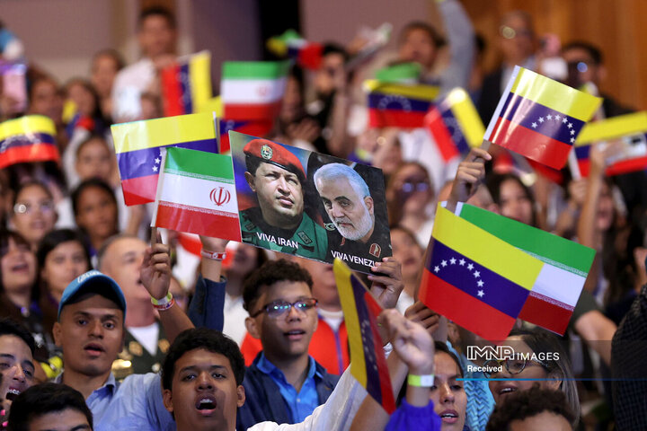 حضور رؤسای جمهور ایران و ونزوئلا در اجتماع دانشجویان و جوانان ونزوئلایی