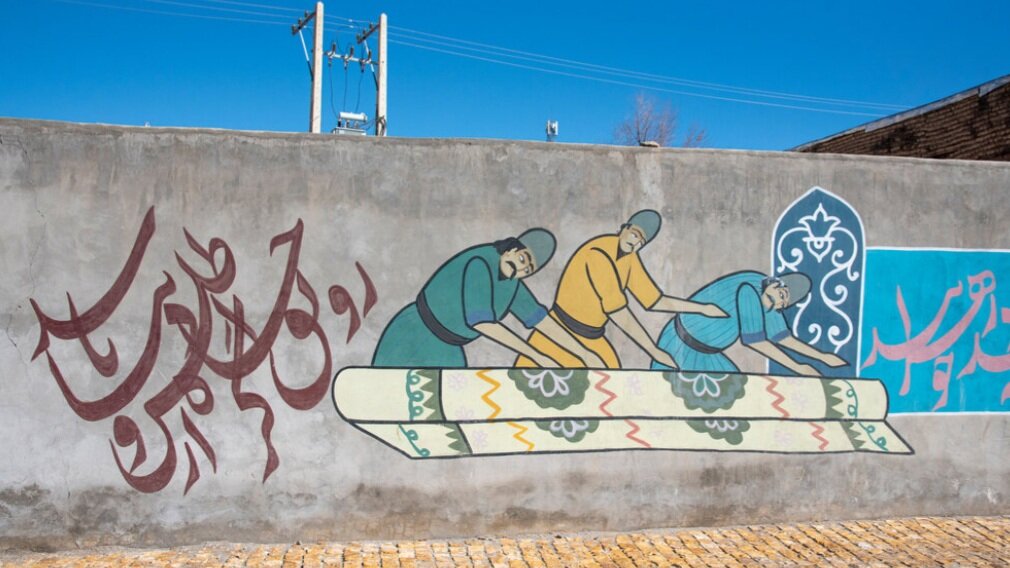اجرای طرح دیوارنگاری بر دیوارهای شهرکرد