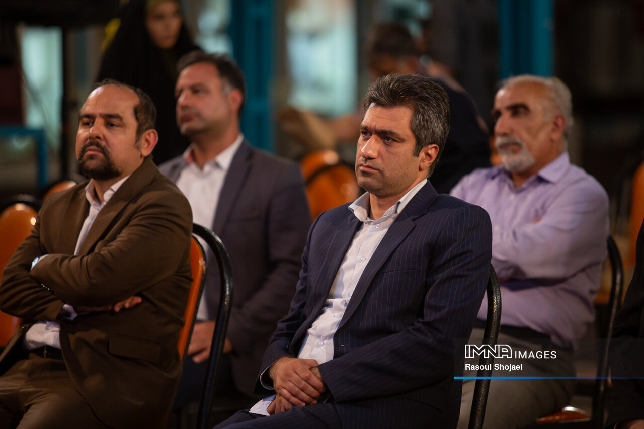 کلنگ پیشرفت و توسعه در منطقه ۶ اصفهان به زمین زده شد