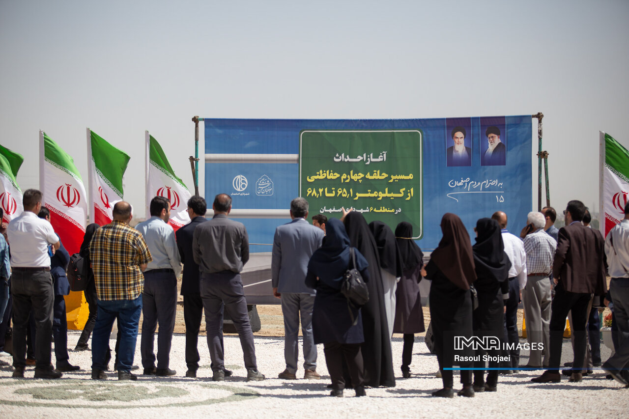 از ادای احترام به شهدا تا کلنگزنی ۱۰۳ میلیارد پروژه در منطقه ۶ اصفهان