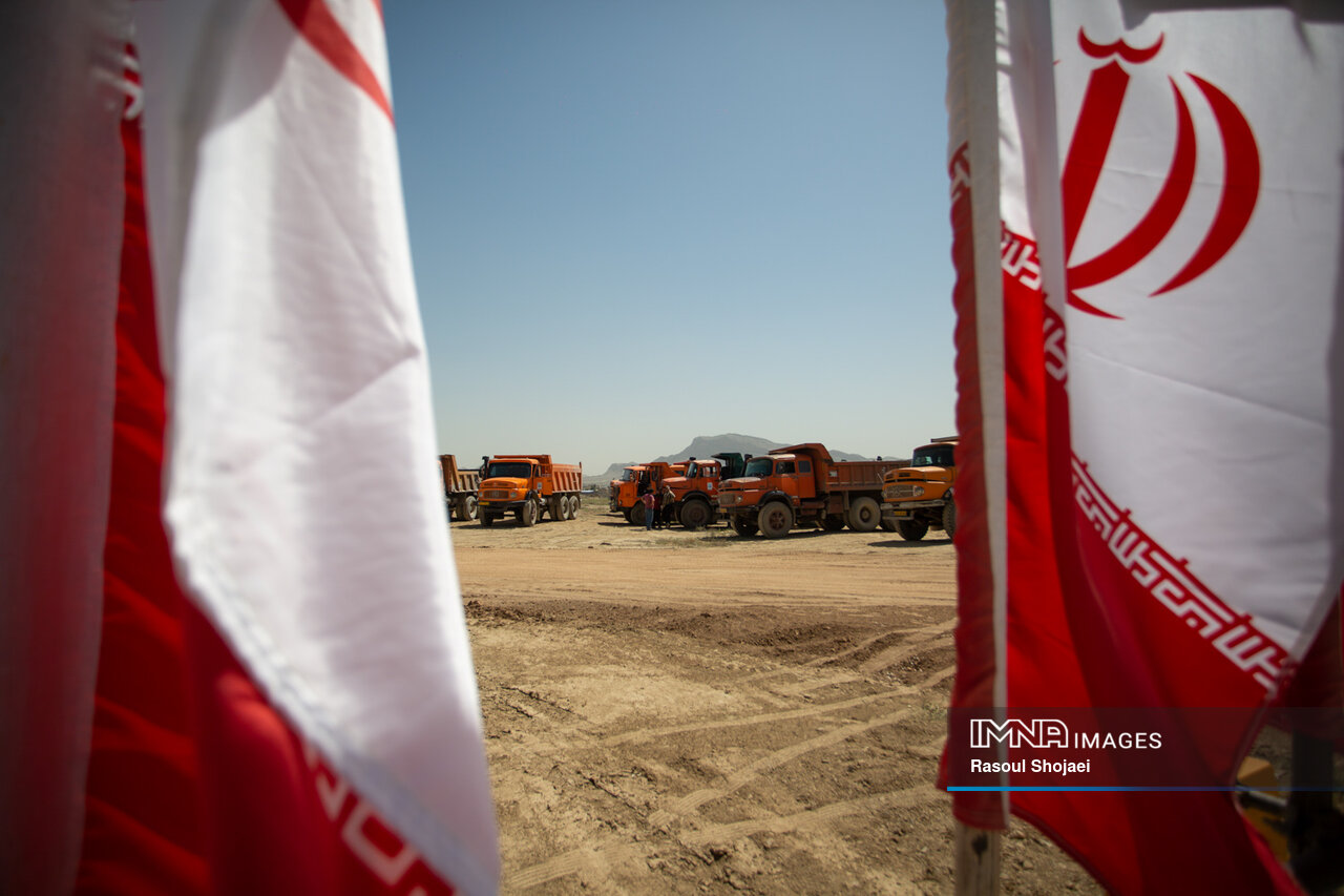 از ادای احترام به شهدا تا کلنگزنی ۱۰۳ میلیارد پروژه در منطقه ۶ اصفهان