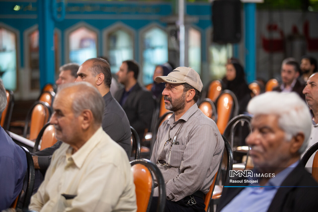 از ادای احترام به شهدا تا کلنگزنی ۱۰۳ میلیارد پروژه در منطقه ۶ اصفهان