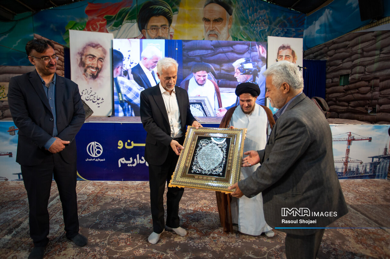 از ادای احترام به شهدا تا کلنگ‌زنی ۱۰۳ میلیارد پروژه در منطقه ۶ اصفهان