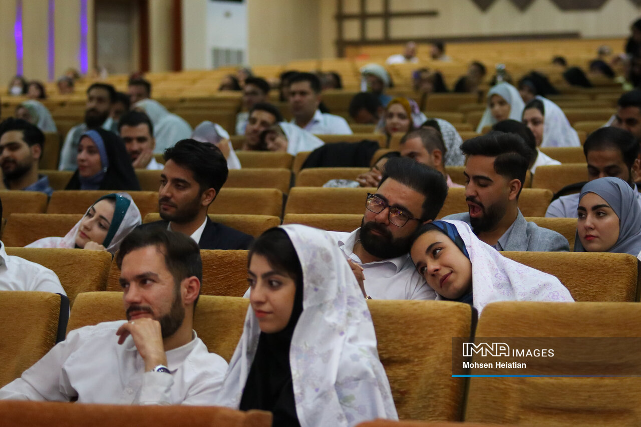 سنگ جلوی پایشان نیندازید!