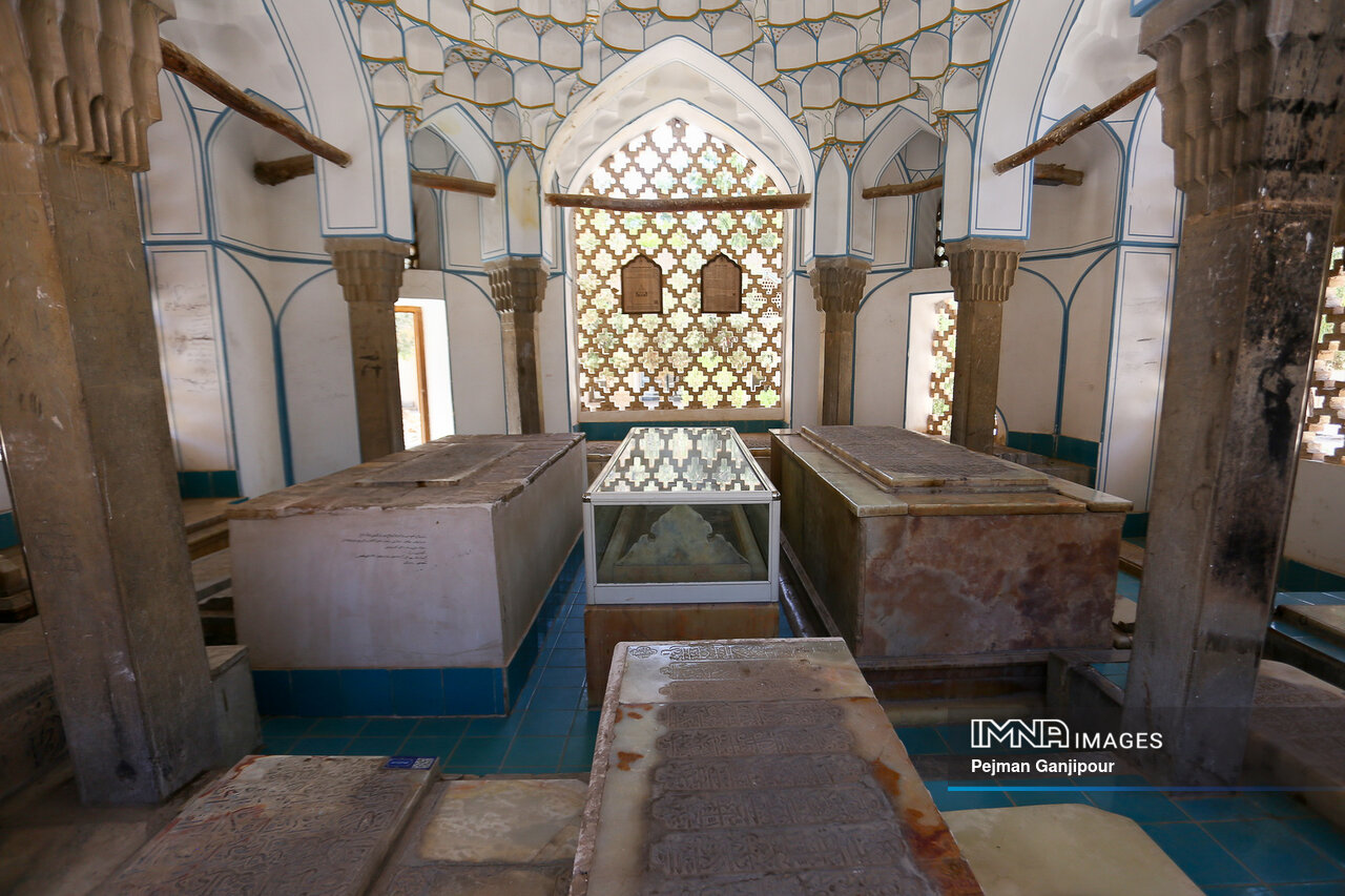 Enjoy night tours in Isfahan's ancient cemetery, Takht-e Foulad