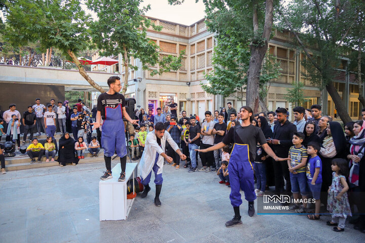 عملیات روانی رسانه‌ در قاب تئاتر خیابانی
