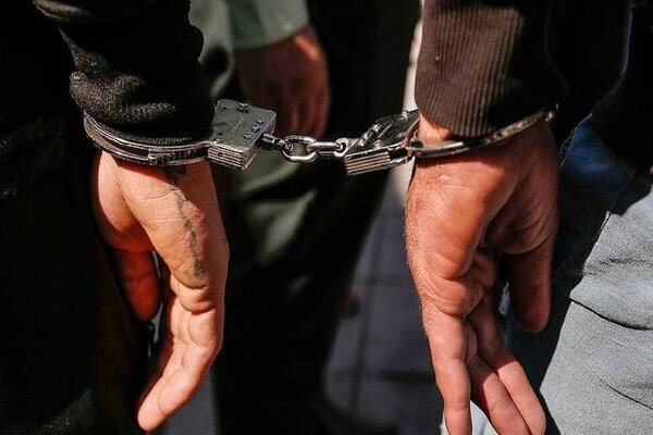 دستبند پلیس بر دستان اخاذ مامورنما با ۵ میلیارد کلاهبرداری در شیراز