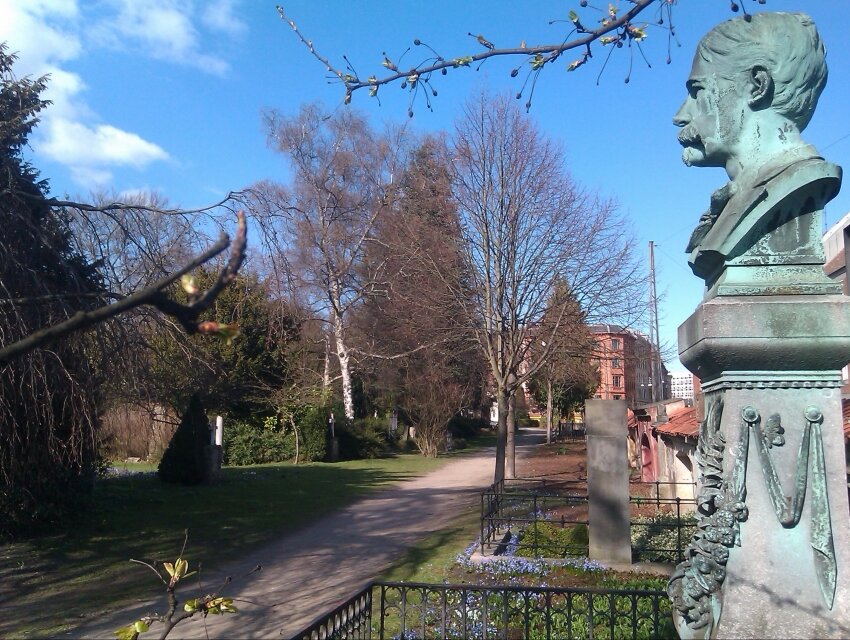 قبرستانگردی؛ تفریح عجیب و محبوب گردشگران در دانمارک + عکس