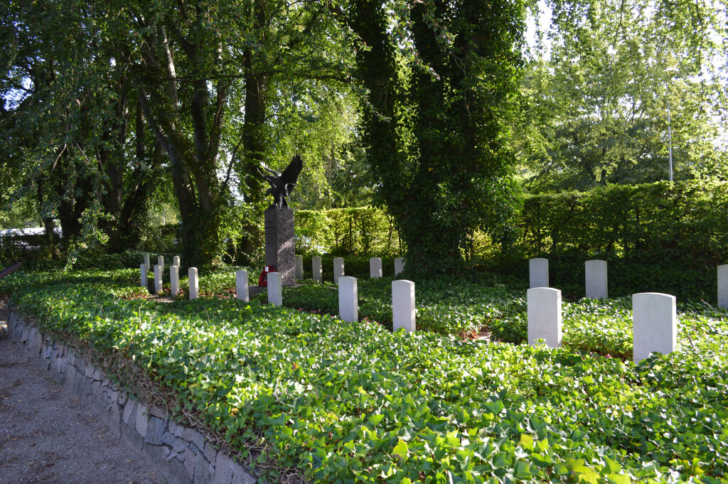 قبرستانگردی؛ تفریح عجیب و محبوب گردشگران در دانمارک + عکس