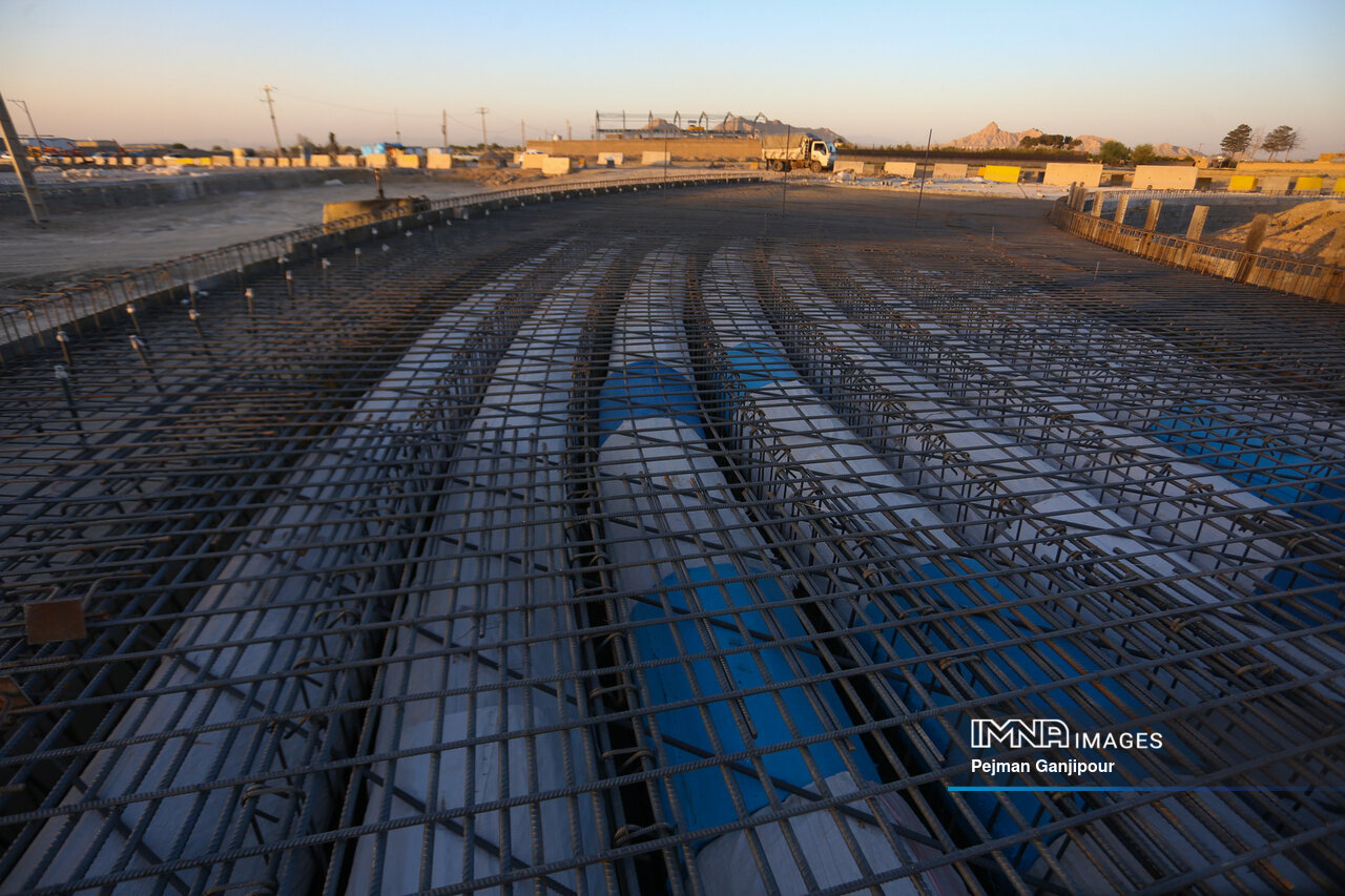 کارگران در «شرق اصفهان» همچنان مشغول کارند!