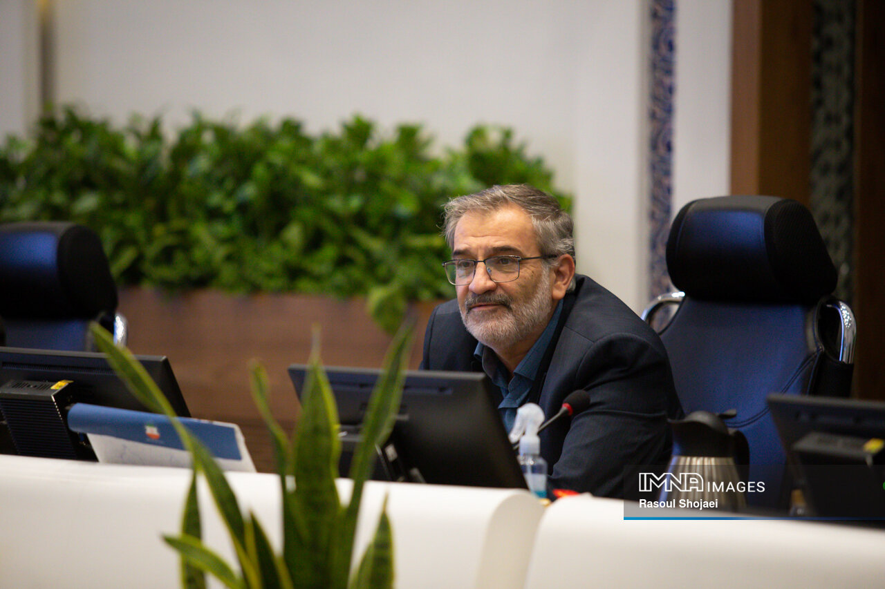 تدوین منشور شورای ششم برای زیست بهتر شهروندان / وابستگی فرهنگ و تاریخ اصفهان به زایندهرود