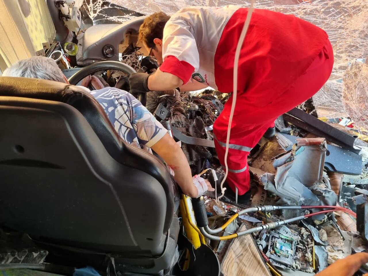 امدادرسانی هلالاحمر به ۲۹ حادثه دیده سانحه دلخراش محور کاشان_نطنز