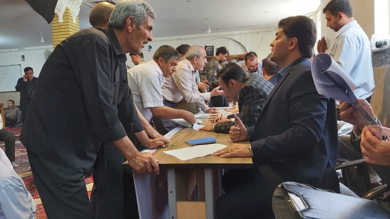 دیدار مردمی قائممقام و معاونان شهردار کرمانشاه با اهالی منطقه ۷